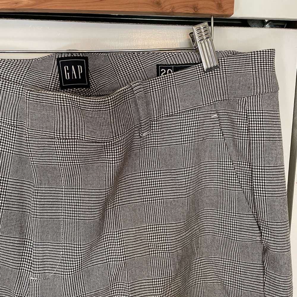 Gap slim ankle pants - size 20
